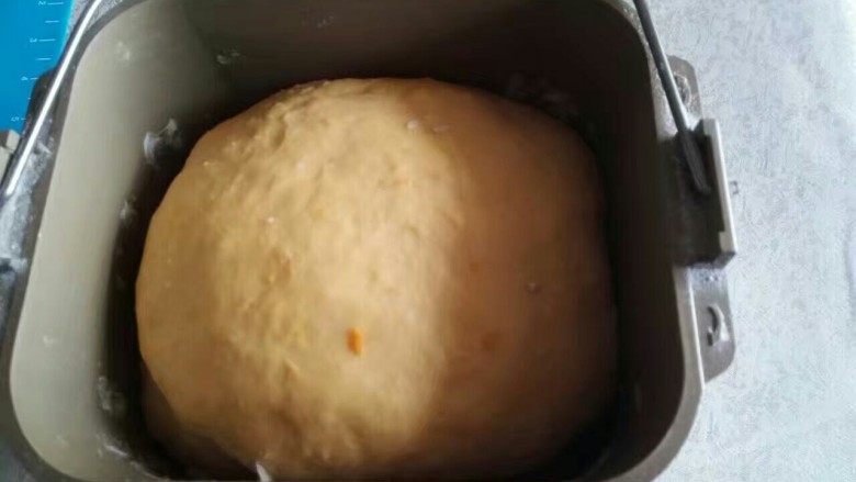 红薯软汉堡,用面包机直接发酵到两倍大。
