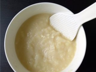 咖喱土豆盖饭,加入同等分量的清水，搅拌均匀；