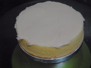 多重口味豆沙裱花蛋糕,蛋糕胚一份为二，去适量的白豆沙抹在中间做夹心，还可放入水果蜜豆