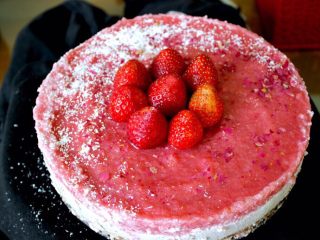 清爽香草水果蛋糕,加点草莓或别的水果