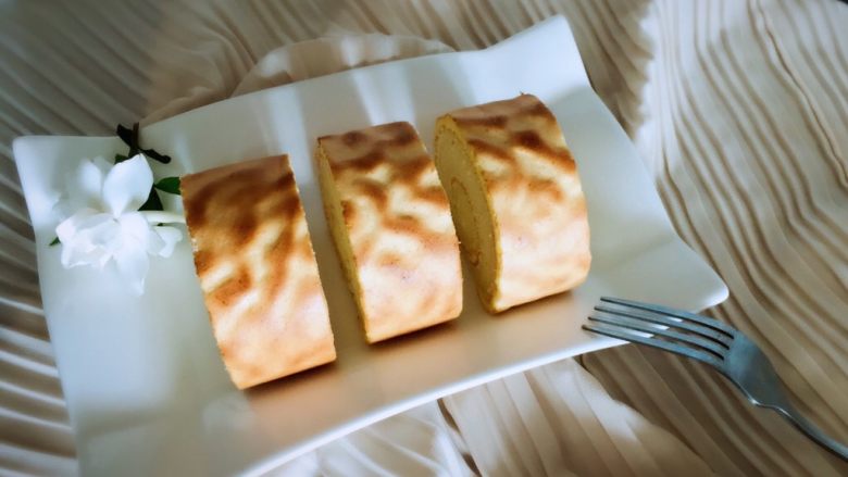 虎皮蛋糕卷,半小时可以切块享用美食了。