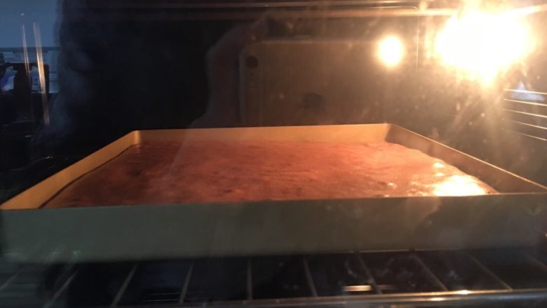 巧克力奶油蛋糕卷,160度18分钟