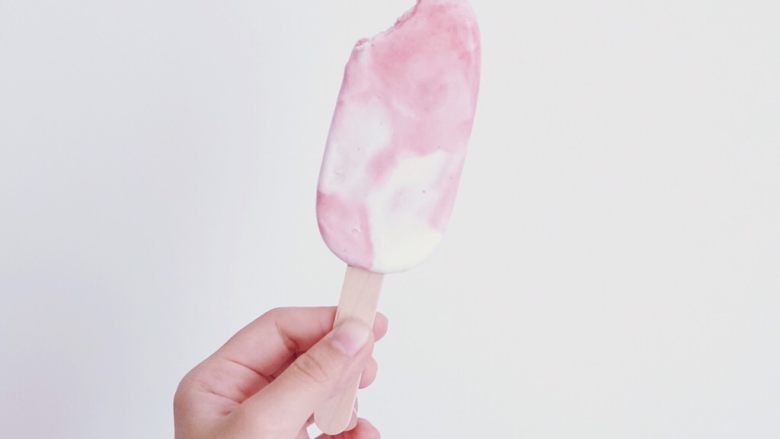 草莓奶油冰棒,是不是颜值很重要╮(╯▽╰)╭