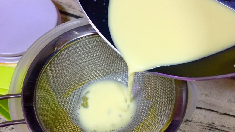 法式焦糖鸡蛋布丁➕面包布丁,将鸡蛋液反复过滤两次