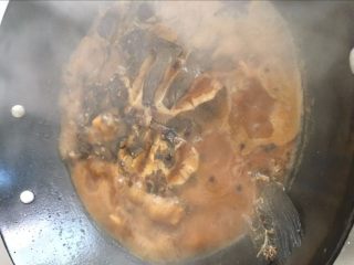 【红烧偏口鱼】富含蛋白质补充能量的高考餐,大火煮10分钟后，转小火