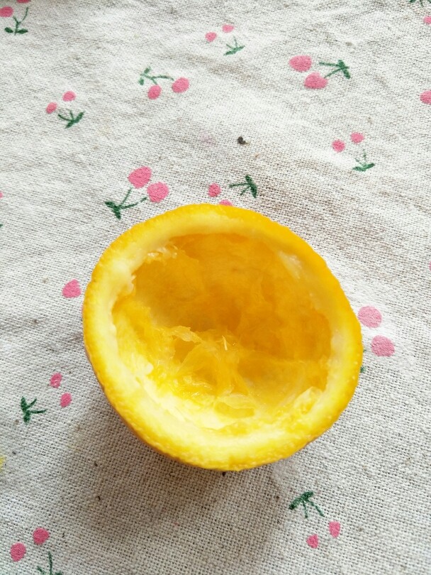 冰橙山药,3.切出半橙子皮，待用