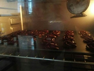 巧克力曲奇,烤箱200度预热10分钟，然后再200度烤15～18分钟。