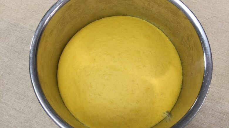 南瓜汉堡包,发酵一小时，面团发酵至2倍大左右
