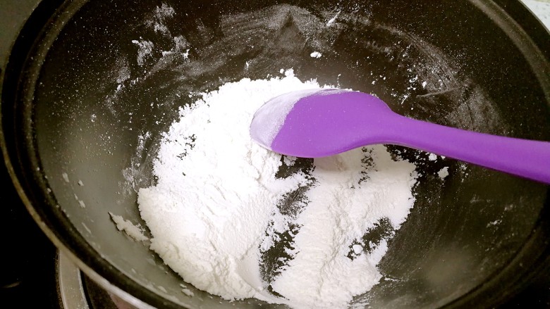 紫薯糯米卷,蒸的时候把30克糯米粉小火炒熟。
