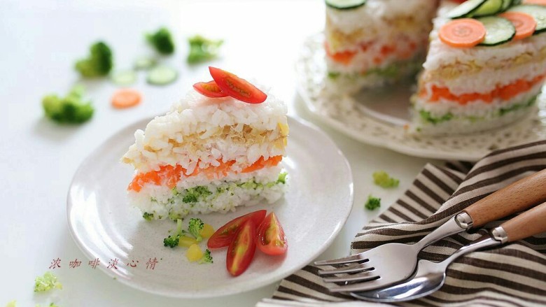 米饭蛋糕:剩食变身高颜值美食,尽量一天食用完毕，如果家里人口少就做个小点的。
