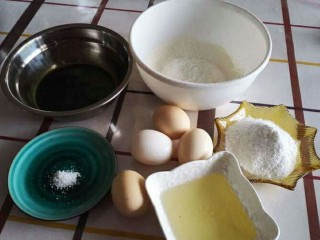 菠菜戚风蛋糕,准备好材料，低粉过筛两次。