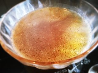 豆角焖面,盛出一碗汤汁预留后面添加。