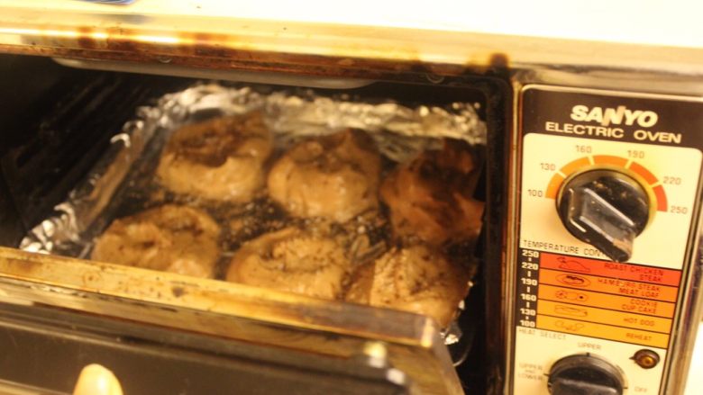健康低卡蛋白酥饼干,放到100度的烤箱里烤一个半小时（温度越低，考的时间越多，但是饼干会更厚）