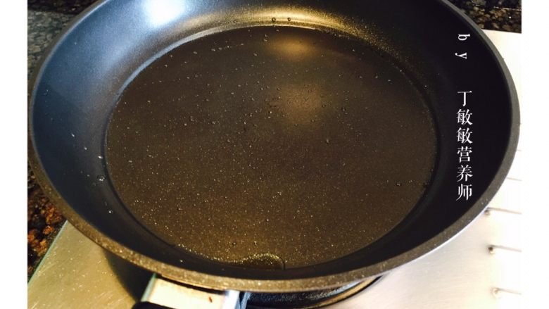 黑胡椒洋葱土豆泥
,放1.5g油