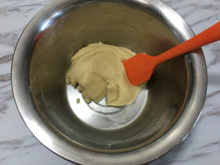 蛋黄酥（黄油+玉米油版）,搅拌均匀至无干粉。