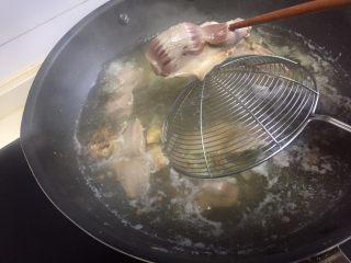 凉拌鸭胗（酸辣味）,判断是否熟了、拿根筷子戳一下，戳的进说明熟了。