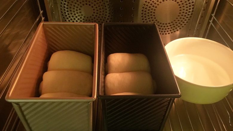 绵绵吐司（直接法）,烤箱启动发酵功能38度，55-60分钟