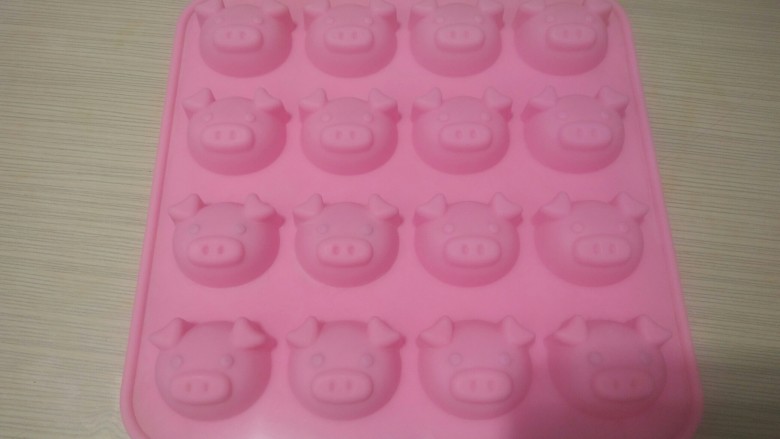 dly猪猪造型巧克力,猪猪模具可以上场了