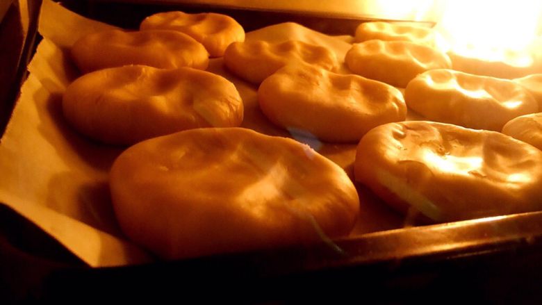 台湾绿豆椪,烤箱预热200度烤20分钟