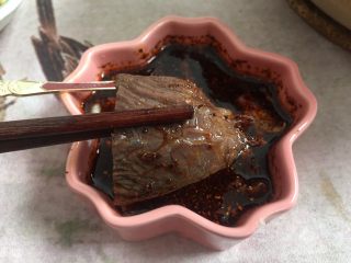 驴肉砂锅,用驴肉蘸小料吃 酸酸辣辣还有蒜香味儿 回味无穷