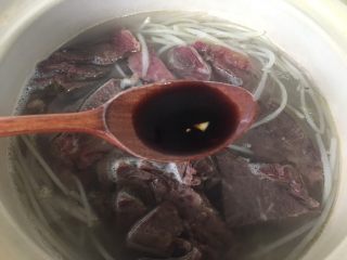 驴肉砂锅,一勺生抽酱油