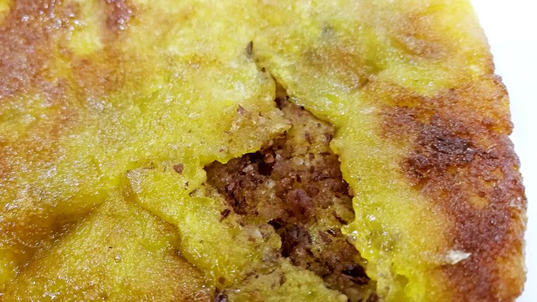 粗豆沙南瓜饼,里面的豆沙馅是粗颗粒感的。