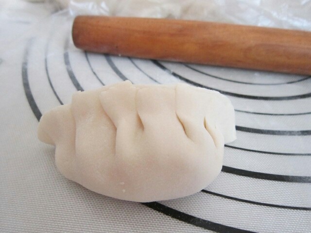 玉米猪肉水饺,包成自己喜欢的形状