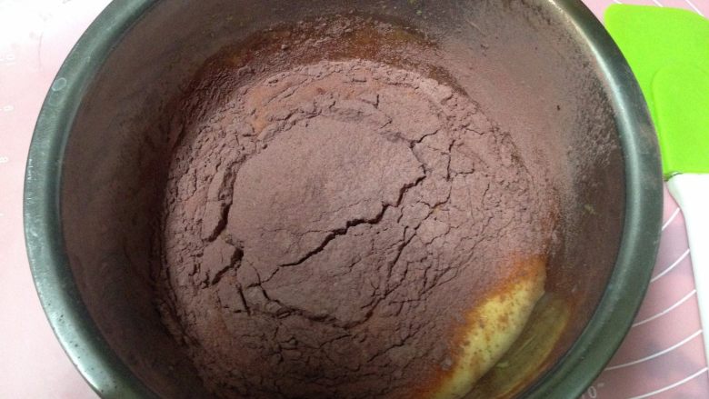 红丝绒蛋糕卷,
筛入混合粉