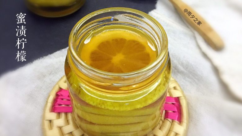 蜜啧柠檬，轻松做个水美人,平时，可以放在冰箱中，可以存放很久，只要密封好，不要有水分进去；