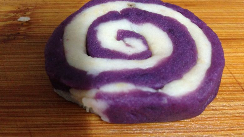 紫薯山药芝士球,整形成蜗牛壳