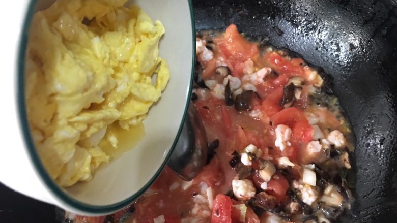 夏日凉拌面之海鲜西红柿卤,鸡蛋加入