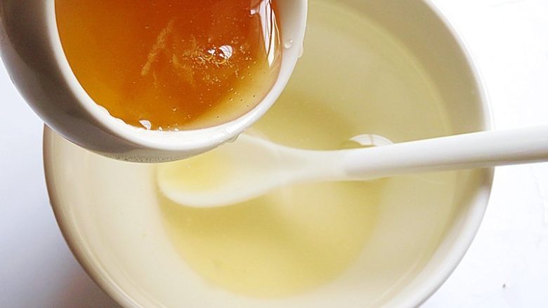 蜂蜜蔬菜泥,开水一碗，倒入蜂蜜调成蜂蜜水