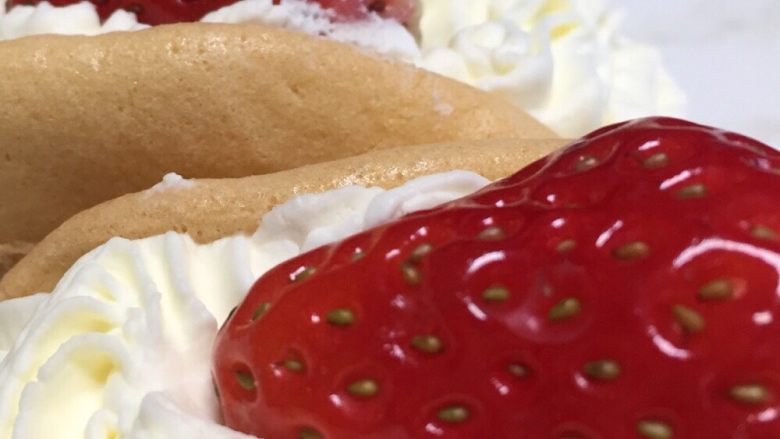 奶油小贝草莓🍓蛋糕,成品