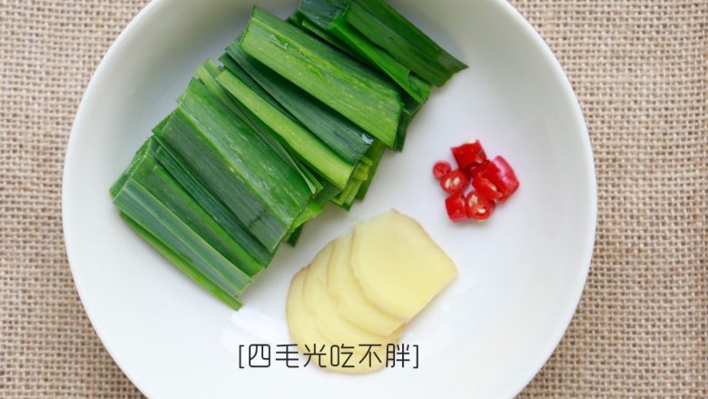 海蛎紫菜煲,<a style='color:red;display:inline-block;' href='/shicai/ 62'>辣椒</a>，蒜叶，姜片若干；