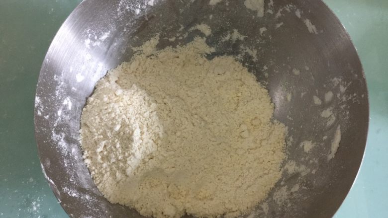 海苔咸味饼干,用手搓匀，成为粗玉米粉的状态