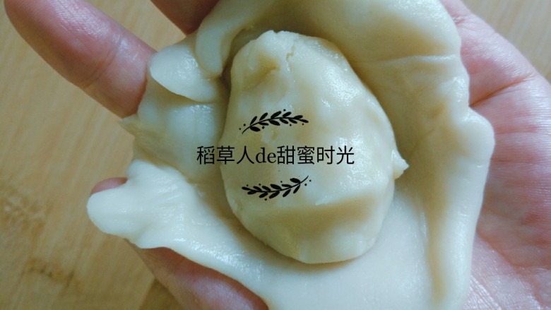 老北京牛舌饼,用一份油皮包裹一份油酥。