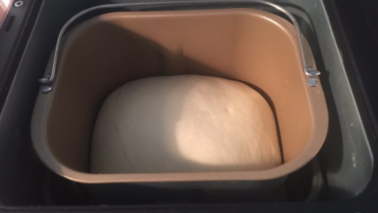 麦穗面包,放入面包机里，基础发酵至两倍左右大