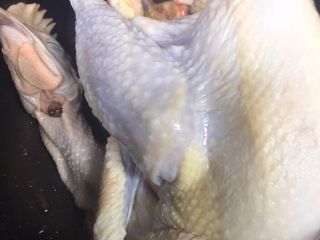 电饭锅盐焗鸡,光鸡处理干净