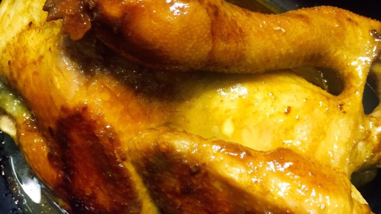 电饭锅盐焗鸡,第二次煮饭程序跳键后不要马上开盖，让鸡在锅里焖一会