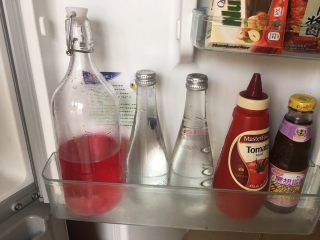 夏日果味酵素饮品,放入冰箱，一周内喝完。