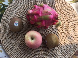 夏日果味酵素饮品,火龙果是红心的那种，这三种水果都是对减肥有帮助的。