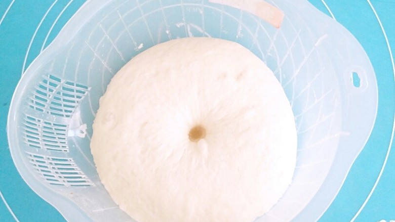 手撕炼奶包,发酵到双倍大。