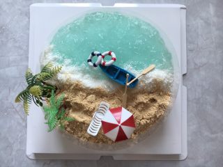 海洋椰风慕斯蛋糕,最后按自己喜欢摆上情景物件。