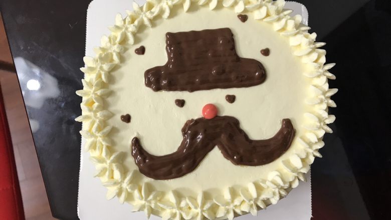 跑胡子生日蛋糕图片图片