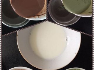 抹茶/可可布丁,牛奶分成三份，抹茶粉和可可粉分别加入其中的一份牛奶中搅拌均匀，成为布丁液，把布丁液过筛几次