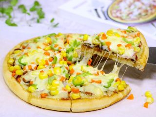 培根口蘑田园披萨,一定要趁热食用，口感才更佳！