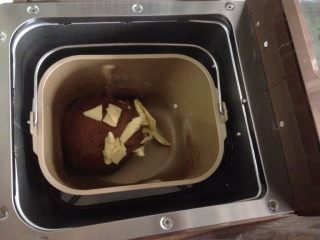 可可麻薯软欧包,和面结束后，静置10分钟，再加入软化的黄油。