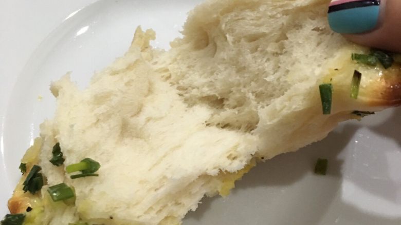 蔥花麵包#面团的发酵之旅#,水合法讓麵糰容易揉出膜，所以麵包柔軟有彈性，撕起來還一絲一絲的～