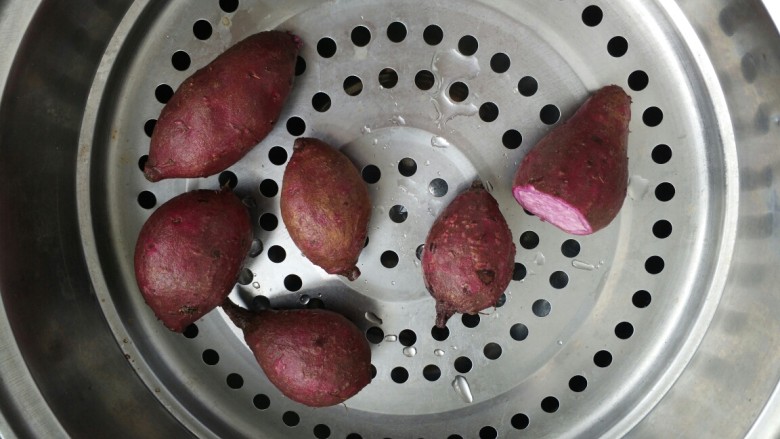 珍珠紫薯芒果丸子,上锅蒸20分钟左右