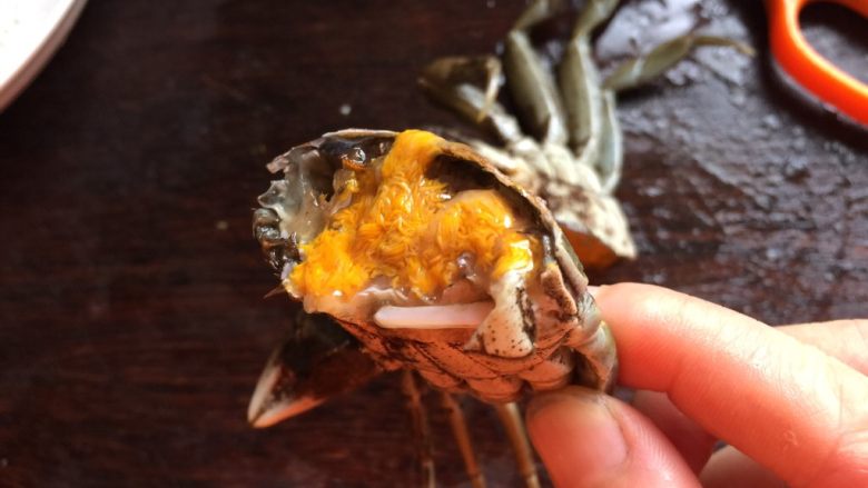 六月黄疙瘩汤,每个的蟹黄都非常饱满